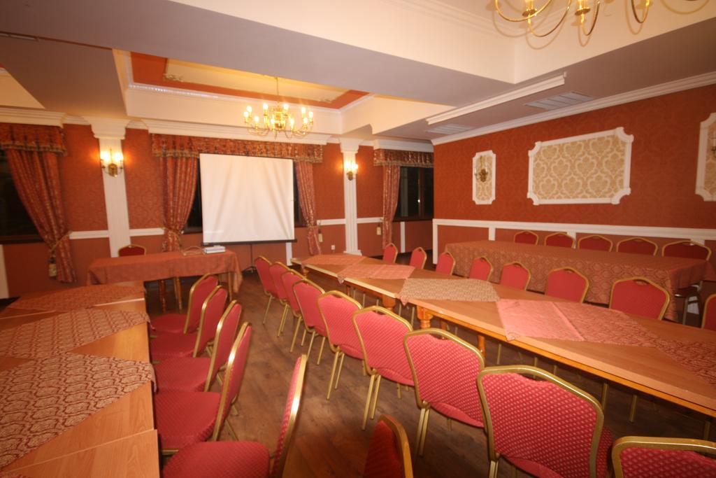 מלון Rymanów Dwor Ostoia מראה חיצוני תמונה